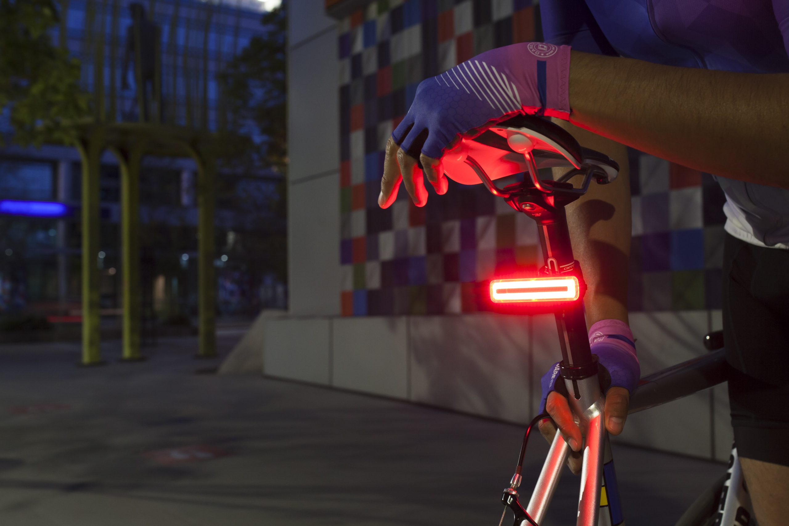 Luz trasera para bicicletas recargable BonTracker® 235T - Imagen 3