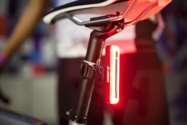Luz trasera LED recargable BonTracker ® ProBike 235T Cyborg Serie para bicis